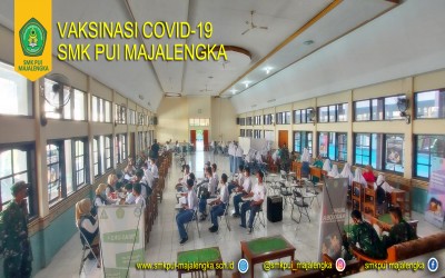 SMK PUI MAJALENGKA MELAKSANAKAN VAKSINASI TAHAP I UNTUK MEMUTUS RANTAI MATA PENYEBARAN COVID 19